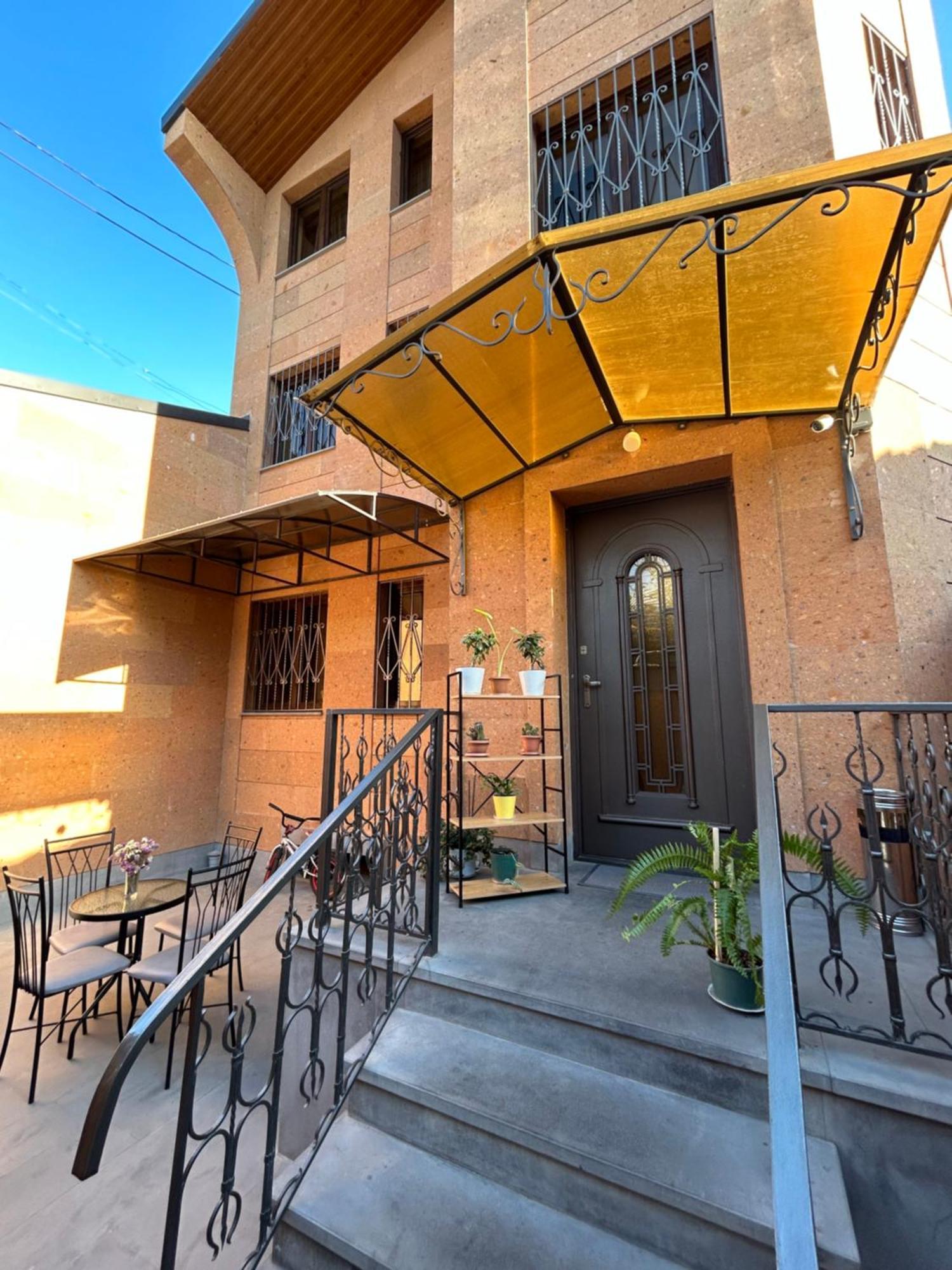 V.Mod Hotel Erivan Exterior foto